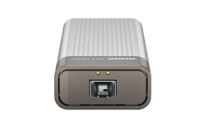 QNAP QNA-UC10G1SF USB 4 Type-C - 10GbE SFP+ ağ adaptörü, USB 4 ve Thunderbolt ™ 3/4 bağlantı noktalarıyla uyumlu